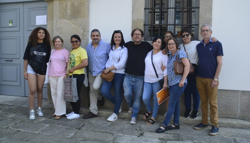Participantes na anterior edición do obradoiro de acollemento lingüístico, coa concelleira Ángeles Pacoret