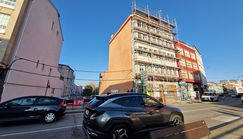 Este edificio da rúa Sol que invade a canle do río será derrubado