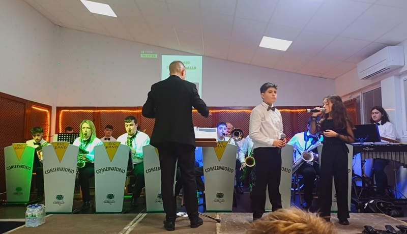 Actuación da Big Band en Cances
