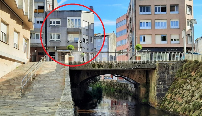 No círculo vermello, o edificio que se vai derrubar