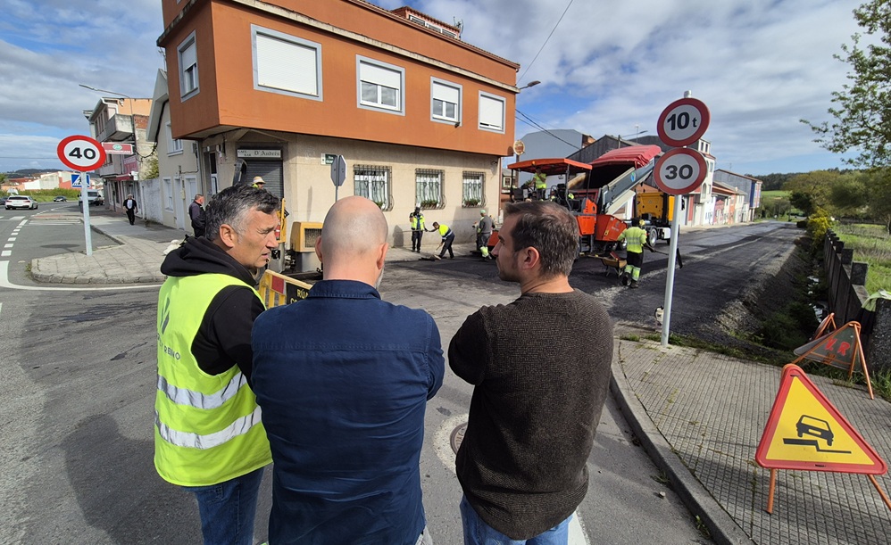 Obras de aglomerado na vía As Labradas-A Ponte de Bértoa