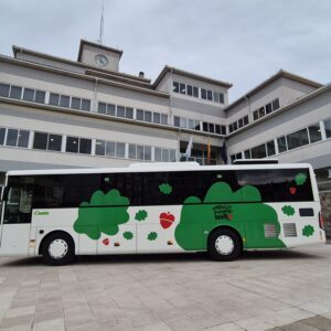 Autobús da campaña Carballo levámolo dentro