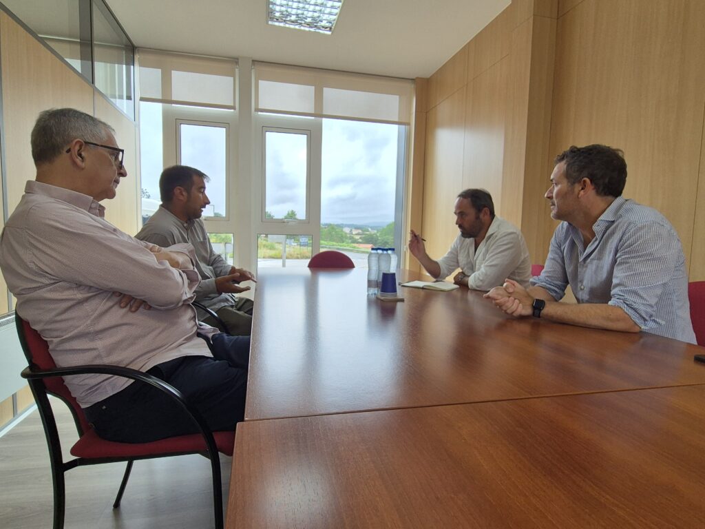 Reunión Evencio Ferrero e Juan Seoane con empresarios do polígono - tema transporte