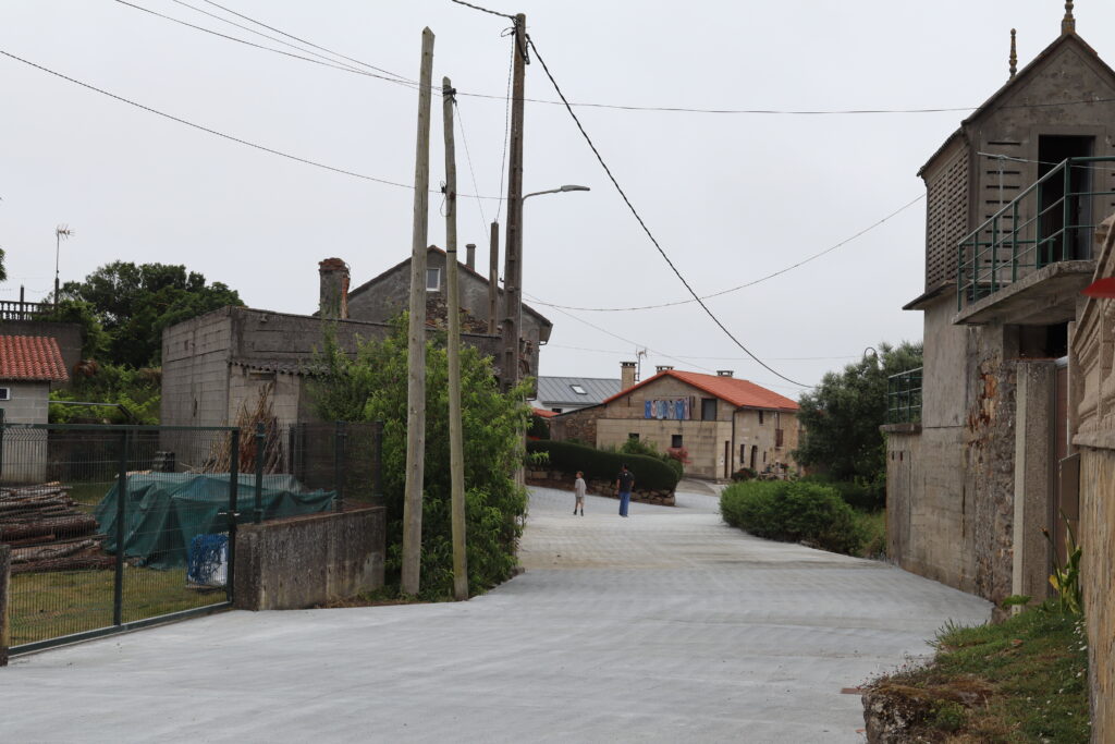 Pavimentación no Igrexario de Lema 2025