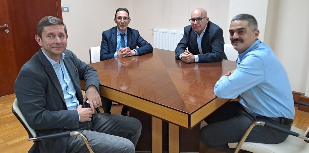 O alcalde e o concelleiro de Promoción Económica mantiveron unha xuntanza co director xeral e o subdirector da Cámara de Comercio da Coruña