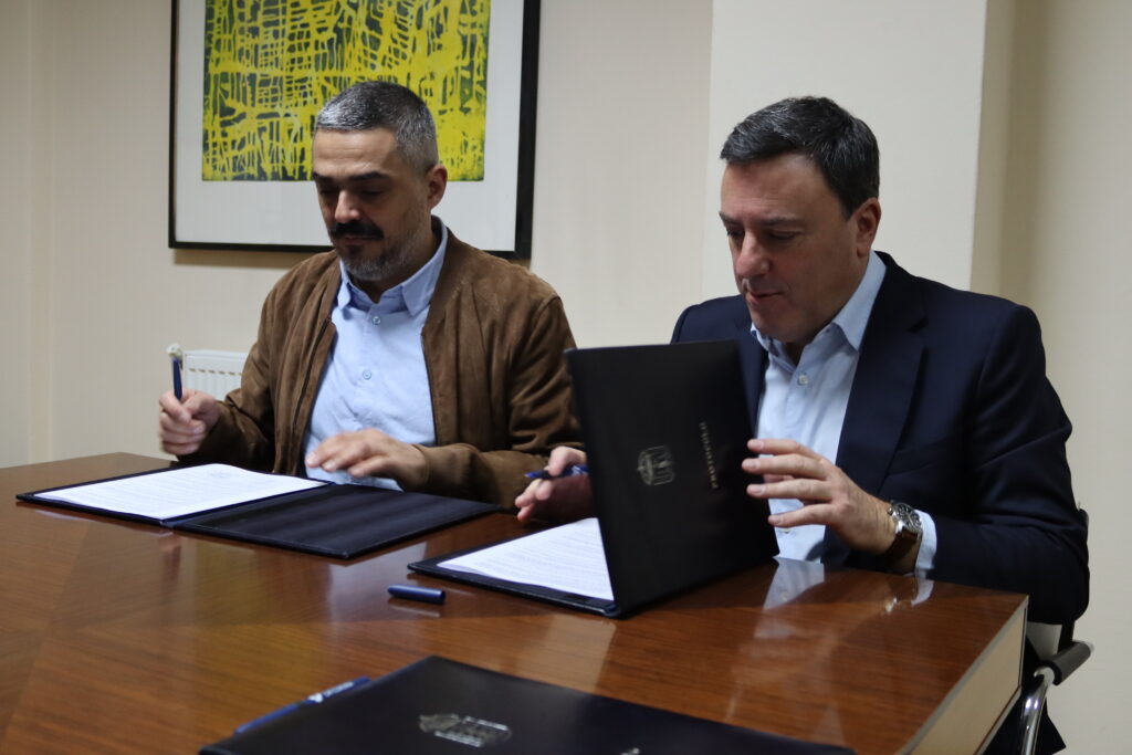 Sinatura convenio UCA 2025