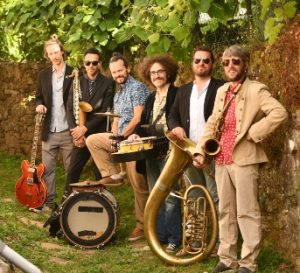 Entroido | Pasarrúas coa Charanga Bregadiers