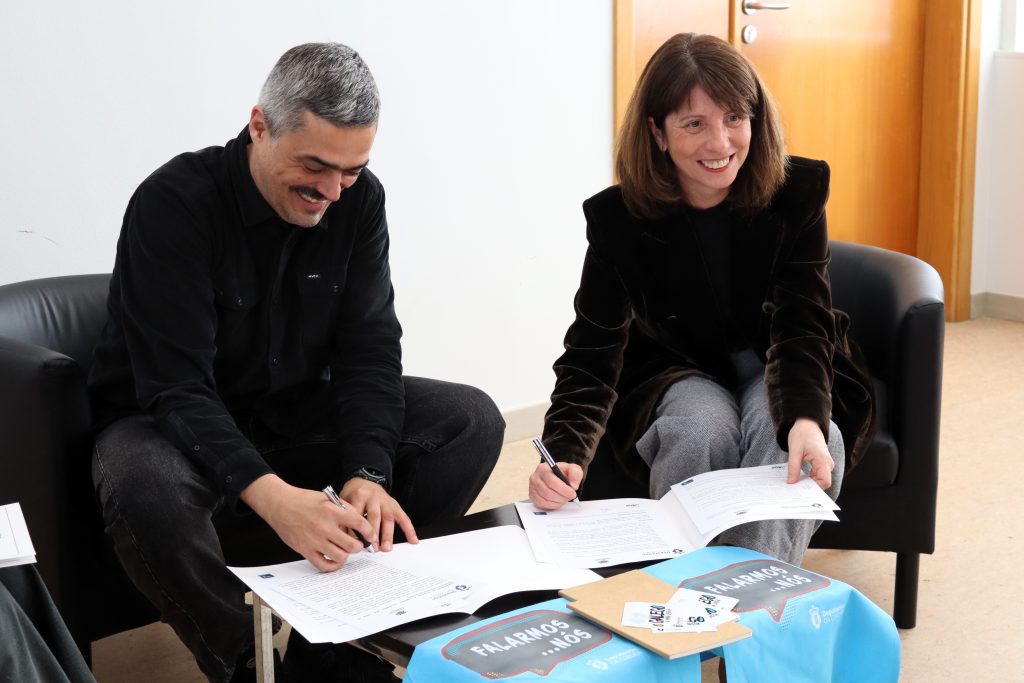 Sinatura do convenio para o programa Falarmos nós