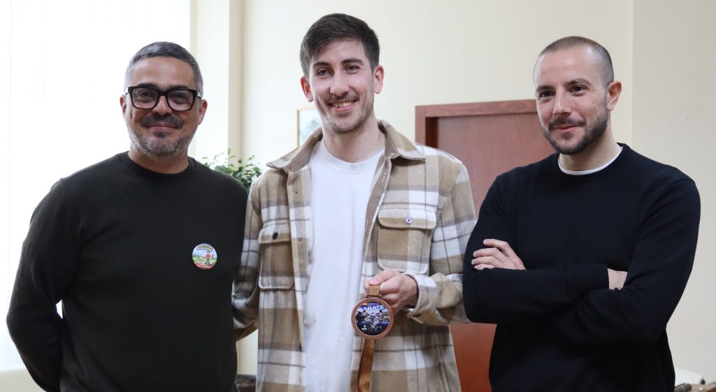 Recepción Álex Felpeto karate do carballo