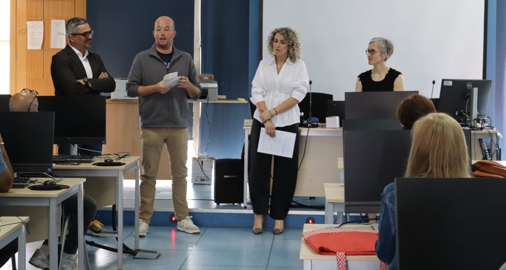 Aula CeMIT curso busca emprego 2026