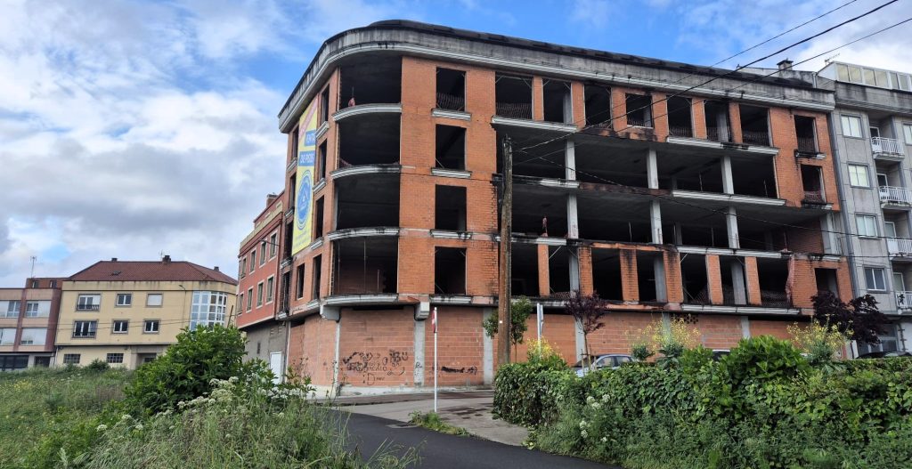 Edificio en construción boom inmobiliario rúa Labarta Pose
