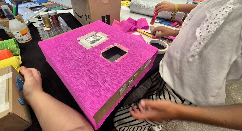 Taller de caixas estenopeicas