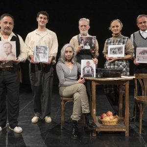 “Vidas enterradas” de L’Om Imprebís, Micomicón Teatro, Teatro Corsario e Teatro del Temple - FIOT 2026
